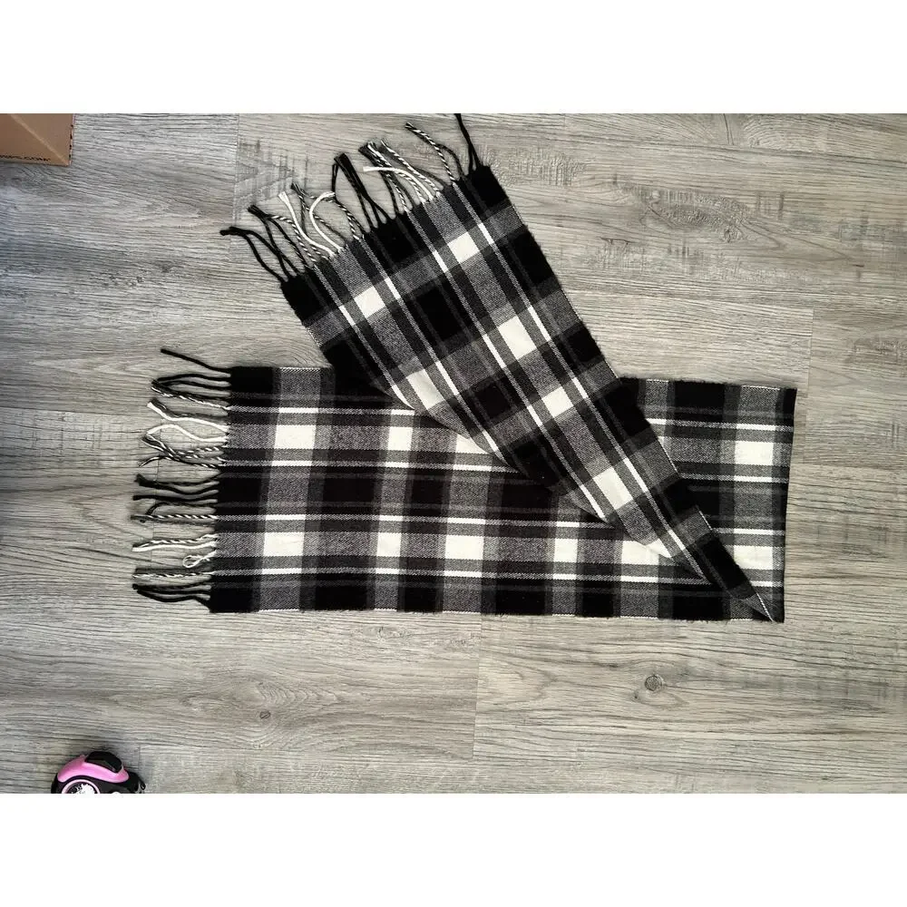 Soft Winter Black and‎ White Checkered Scarf
